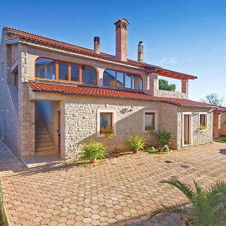 Lovely Home In Sisan With Outdoor Swimming Pool Екстер'єр фото