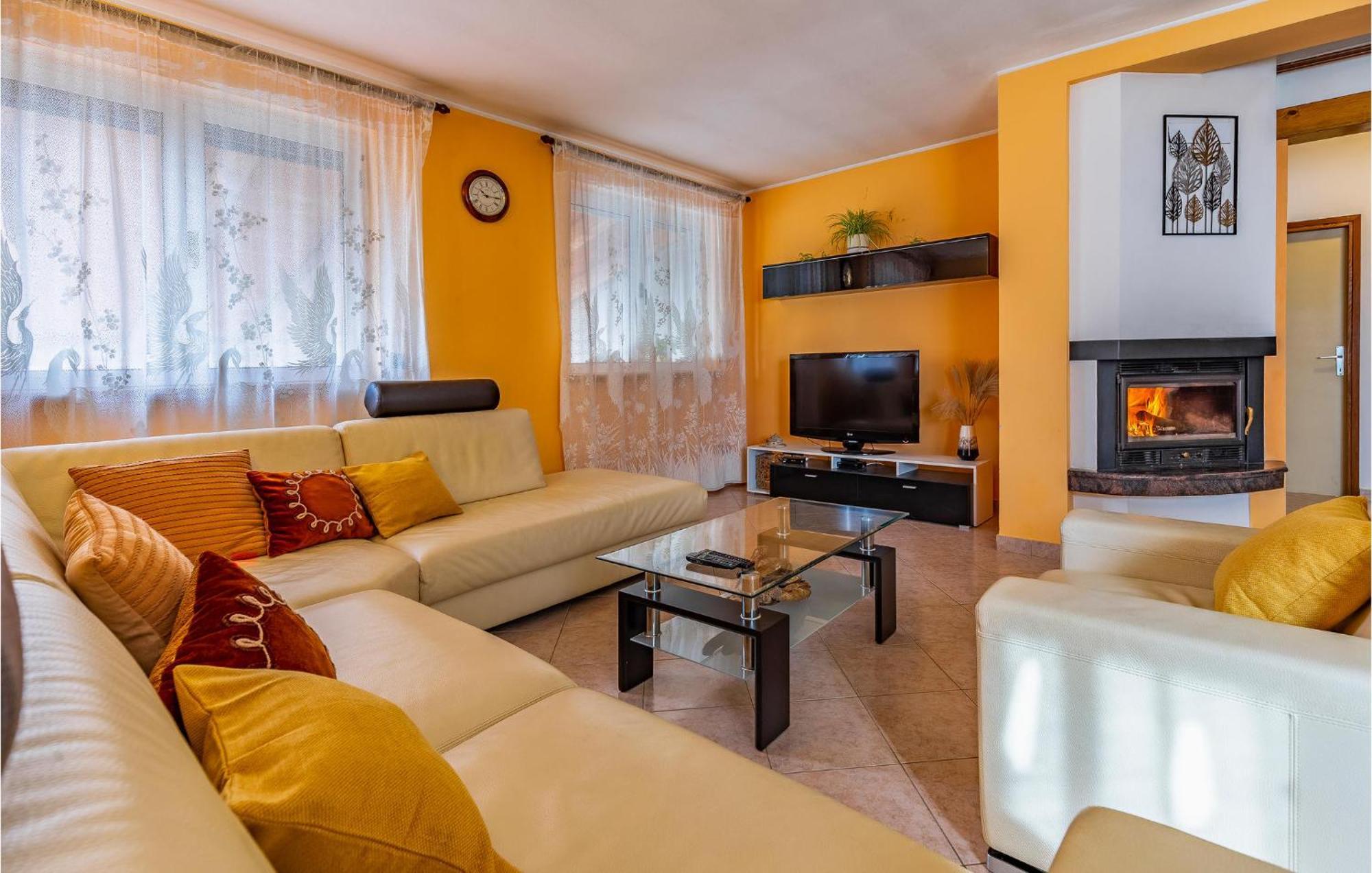 Lovely Home In Sisan With Outdoor Swimming Pool Екстер'єр фото