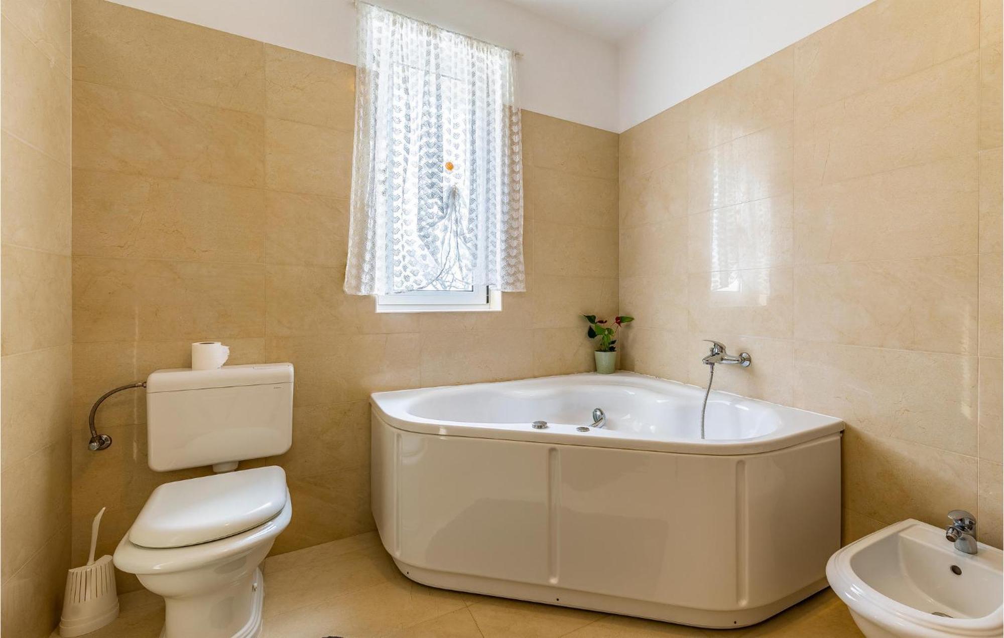 Lovely Home In Sisan With Outdoor Swimming Pool Екстер'єр фото